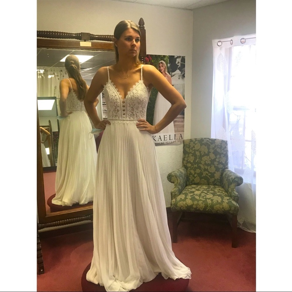 Wedding dress - Only tried on